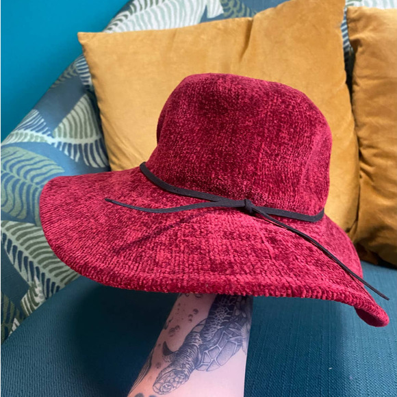 Marcus Adler New York Burgundy Chenille Packable One Size Hat - Picture 3 of 10